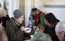 Фото 9: На Різдво у Львові організували святковий обід для найбільш потребуючих