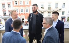 Фото 9: Мер Львова зустрівся з Ніко Амірґулашвілі, котрий планує пішки пройти від Вільнюса до Тбілісі