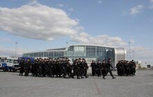 Фото 1: Військовослужбовці внутрішніх військ протестували аеропорт Львова