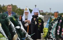 Фото 2: Патріарх Філарет та міський голова Львова вшанували Новітніх Героїв України