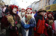 Фото 16: У переддень Різдва у Львові встановили Різдвяного Дідуха