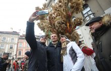 Фото 27: У переддень Різдва у Львові встановили Різдвяного Дідуха