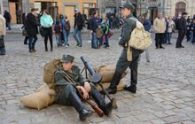 Фото 2: У Львові просто неба провели масовий урок історії з нагоди 100-річчя ЗУНР