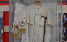 Фото 8: У Львові запрацював унікальний мобільний музей з особистими речами святого Івана Павла ІІ