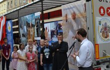 Фото 17: У Львові запрацював унікальний мобільний музей з особистими речами святого Івана Павла ІІ