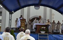 Фото 24: Сьогодні на парафії св. Папи Івана Павла ІІ освятили пам’ятник на його честь