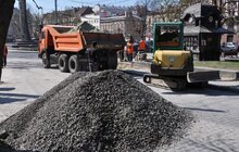 Фото 13: На проспекті Свободи влаштовують бруківку