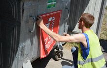 Фото 10: Всі контейнерні майданчики Львова ознакують наліпками з роздільним сортуванням відходів