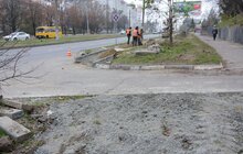 Фото 3: На вул. Княгині Ольги тривають роботи з будівництва велодоріжки