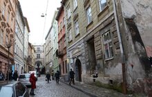 Фото 1: Незаконні роботи в будинку на вул. Вірменській, 30: рішення судів не виконуються, ДАБІ області перевірки не проводить