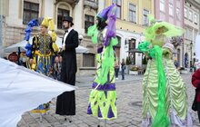 Фото 8: У Львові відбулося карнавальне відкриття театрального фестивалю «Золотий Лев на вулиці - 2020»