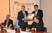 Фото 9: «Ми будемо й надалі збирати кошти і передавати для проведення лікувань», - Карл Гопфнер