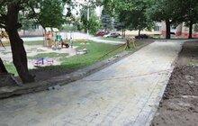 Фото 6: Планові ремонтні роботи внутрішніх дворів та хідників на Сихові тривають