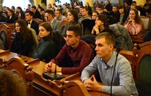 Фото 4: Мер Львова привітав цьогорічних стажувальників міської ради та вручив їм дипломи