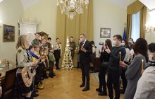 Фото 19: Пластуни передали міському голові Львова Вифлеємський вогонь миру