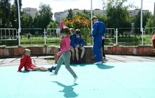Фото 4: На площі перед ліцеєм ім. В. Симоненка сьогодні відбуваються святкові заходи