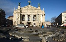 Фото 3: На площі перед Оперним театром облаштують сухий фонтан: розпочалися роботи з демонтажу існуючого