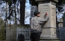 Фото 7: Цього року у музеї «Личаківський цвинтар» особливу увагу приділять реставрації поховань діячів українського національно-визвольного руху