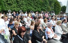 Фото 6: На Личаківському кладовищі замайорів синьо-жовтий прапор 