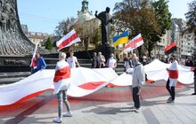 Фото 29: На пл. Ринок у Львові відкрили виставку «Рік спротиву: як по(в)стає Білорусь»