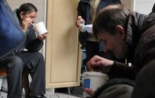 Фото 2: «Людина, яка живе у Львові, і потрапила у складну ситуацію, завжди буде мати безоплатний обід», - А. Садовий під час відвідування «Їдальні для бідних Святого Йосифа»