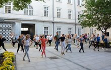 Фото 16: З нагоди Дня фізичної культури і спорту працівники мерії Львова провели спільну розминку