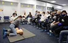 Фото 2: Львівські учні навчаються надавати домедичну допомогу у Львівській медичній академії