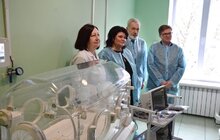 Фото 2: Благодійники придбали інкубатор та два монітори для міського пологового будинку № 1