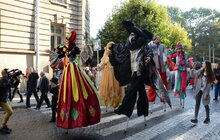 Фото 2: Карнавальною ходою у Львові розпочався «Золотий Лев на вулиці – 2017»