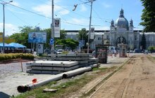 Фото 20: На вул. Чернівецькій розпочинають встановлювати плити під трамвайні рейки