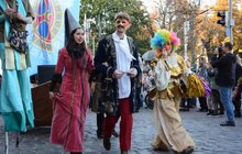 Фото 24: Карнавальною ходою у Львові розпочався «Золотий Лев на вулиці – 2017»