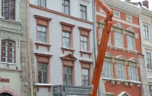 Фото 1: Снігоприбиральна техніка працює на вулицях міста: чистять вулиці від снігу і ліквідовують нависання бурульок