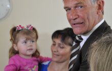 Фото 4: Німецький хірург Клаус Екснер вдруге цьогоріч проведе у Львові низку операцій для дітей та дорослих