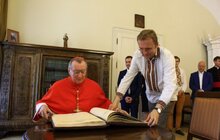 Фото 8: Державний Секретар Ватикану кардинал П’єтро Паролін поблагословив Львів