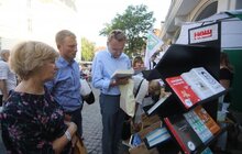 Фото 4: На 25 Book Forum мер Львова придбав більше двох десятків книжок, однак відвідає ярмарок ще завтра