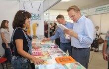 Фото 13: На 25 Book Forum мер Львова придбав більше двох десятків книжок, однак відвідає ярмарок ще завтра