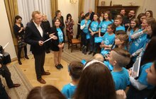Фото 2: Мер Львова подякував юним львів’янам, які цілий день працювали замість посадовців