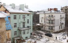 Фото 14: Чотири місяці після ракетного обстрілу на вул. Коновальця: учні вчаться у своїх класах, домівки мешканців відновлюють (відео)