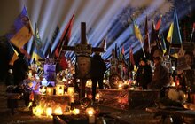 Фото 6: Світло для світу: у Львові над могилами українських Героїв у небо запустили промені пам'яті (відео)