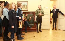 Фото 1: Пластуни та скаути передали мерії Вифлеємський вогонь миру
