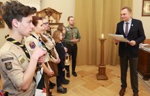 Фото 7: Пластуни та скаути передали мерії Вифлеємський вогонь миру
