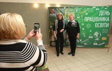 Фото 2: В першу неділю жовтня Україна відзначає День працівників освіти