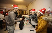 Фото 19: Мер Львова відвідав Фабрику св. Миколая і залишив подарунки дітям, а також попросив, щоб усім дітям цього року Миколай приніс книжки