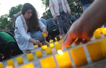 Фото 5: У центрі Львова з вогників зобразили Кримський півострів з числом 73