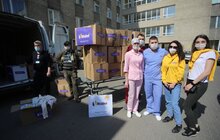 Фото 12: Благодійники передали засоби захисту для медиків лікарні швидкої допомоги