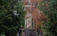 Фото 1: У Брюховичах демонтували радянського «Воїна»