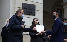 Фото 13: У Львові відзначають День студента: левів біля Ратуші одягли у мантії