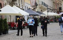 Фото 8: Моніторингові групи перевіряють суб'єкти господарювання та міський транспорт на дотримання карантинних заходів