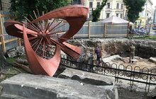 Фото 5: Під час розкопок території під фонтаном «Кульбаба» виявлено «мури»: наразі з’ясовують походження знахідки