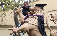 Фото 2: До Дня студента львівських левів одягнули у мантії